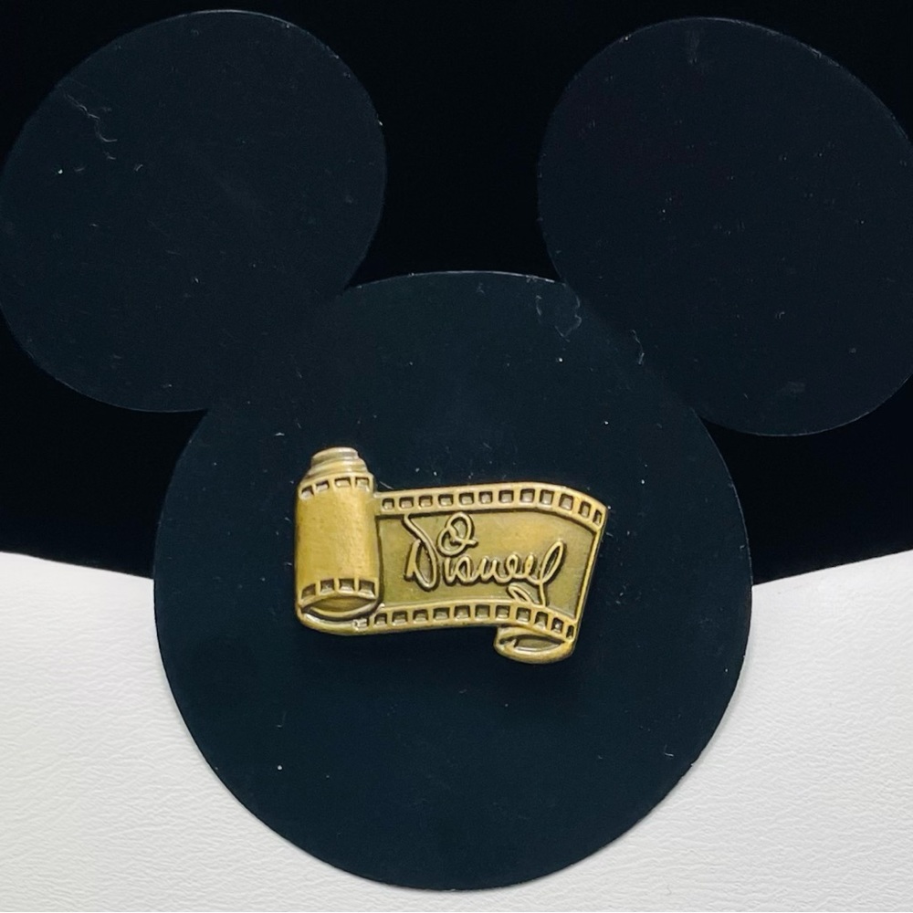 VINTAGE DISNEY PIN - Picture 3 of 7